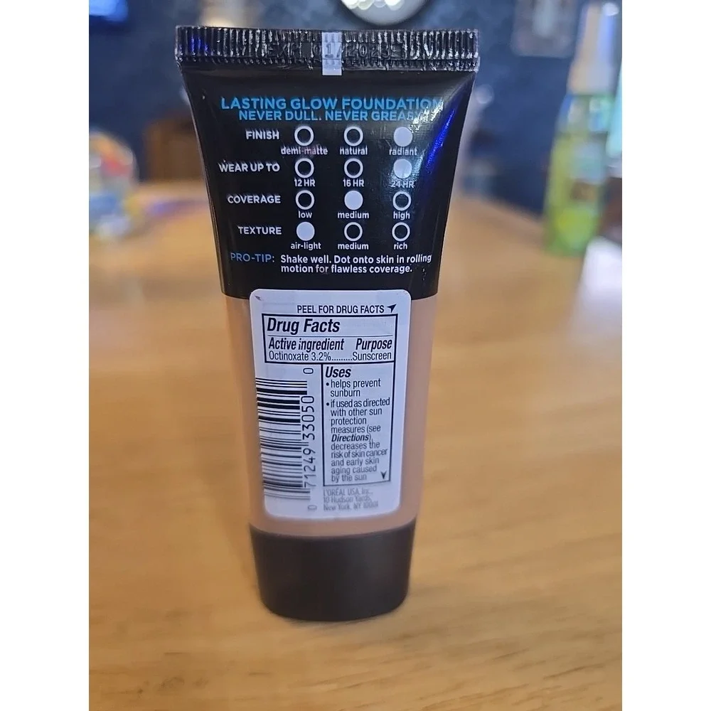 L'Oreal Makeup Infallible Up to 24HR Pro-Glow Foundation #208 Sun Beige